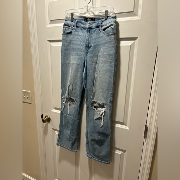 Hollister Ultra Rise Dad Jeans​​​​​​​​ - Picture 4 of 8